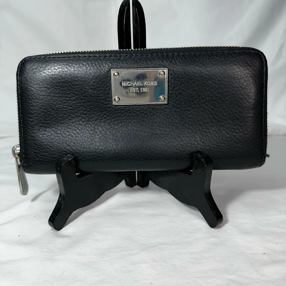 Michael Kors Saffiano Leather Continental Zip Wallet - Picture 1 of 5